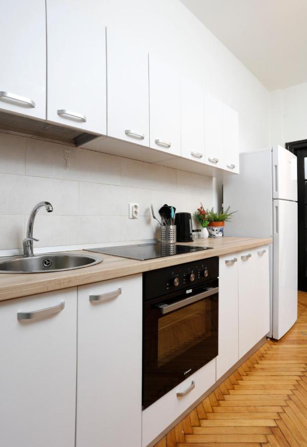 Lovely Apartment With 2 Bedrooms Bucharest Luaran gambar