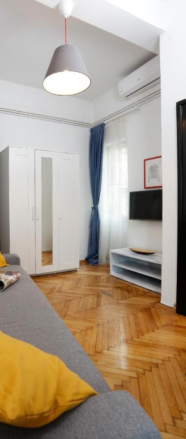 Lovely Apartment With 2 Bedrooms Bucharest Luaran gambar